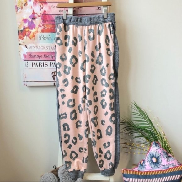 Comfy Leopard print jogger pants pink blush - Picture 3 of 6